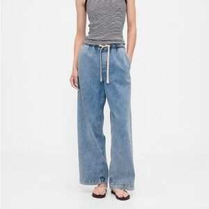 High Rise Wide-Leg Pull-On Jeans in Light Wash
